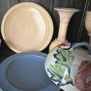 KELNER  Pottery (4) plates (2) goblets (butterdish) Tobermory potter